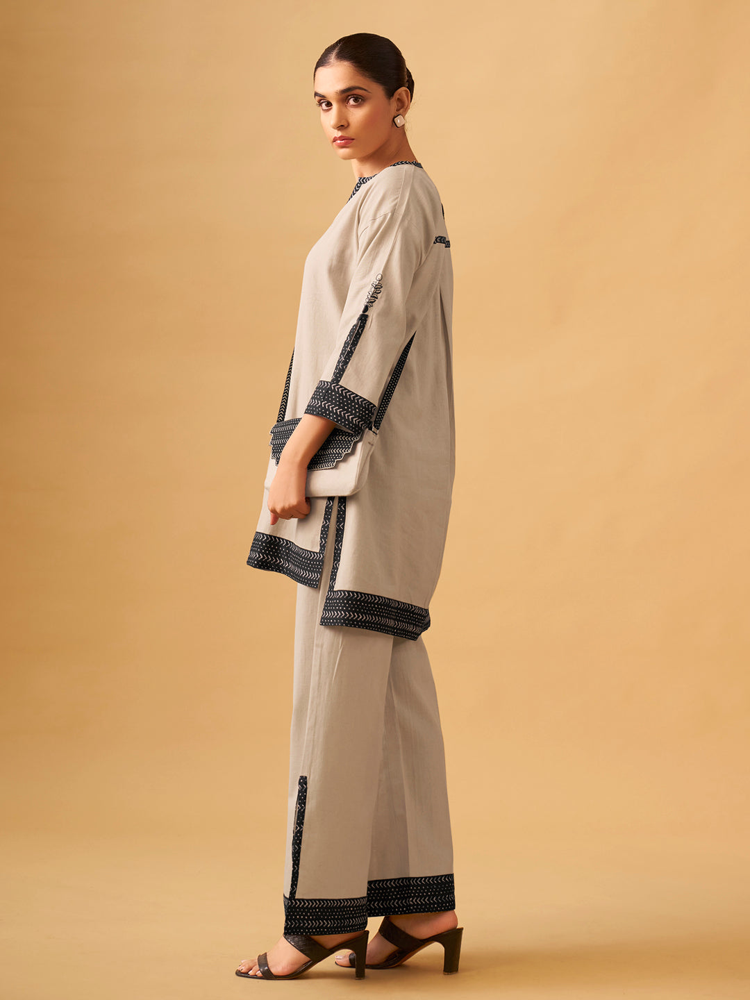 Everyday Cotton Kurta Set with a Matching Sling Bag