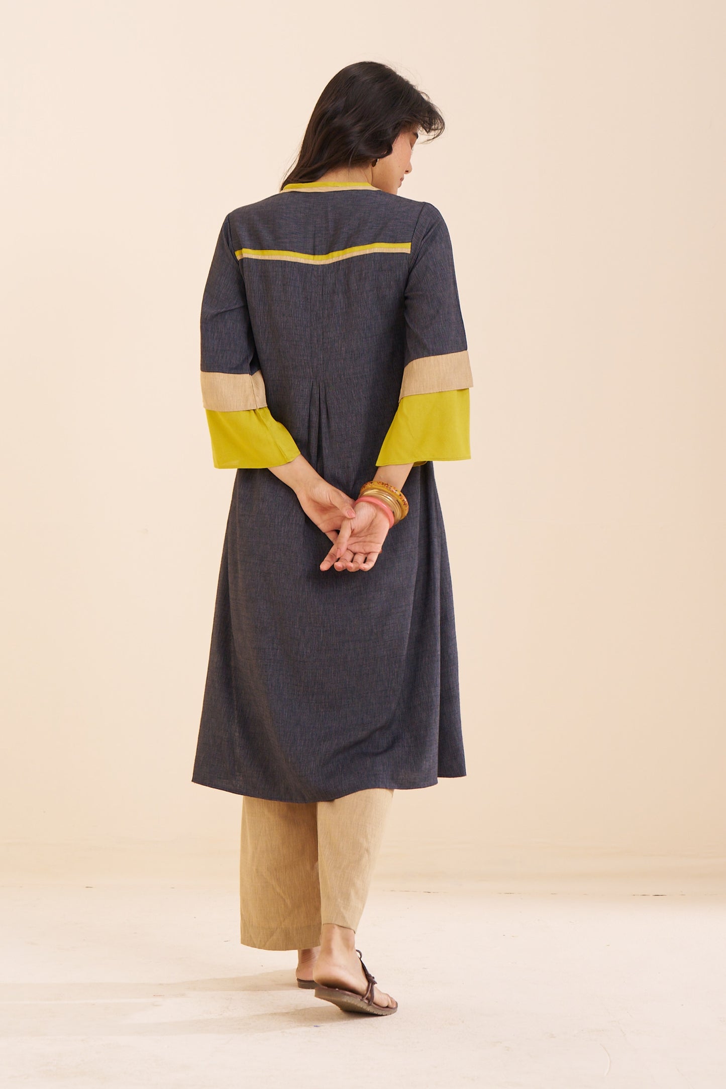 Refined Black Kurta with Dual-Tone Sleeve Accents