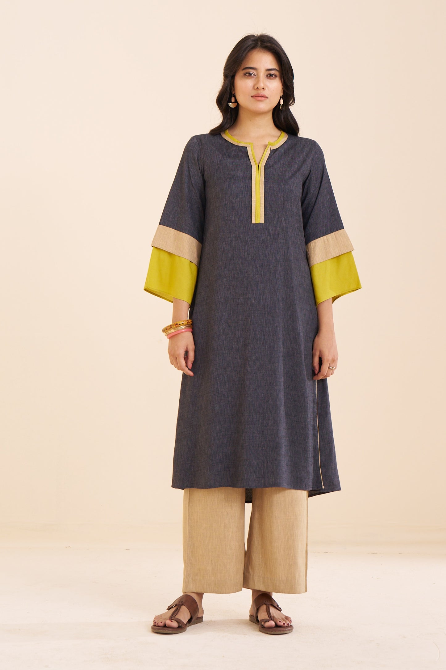 Refined Black Kurta with Dual-Tone Sleeve Accents