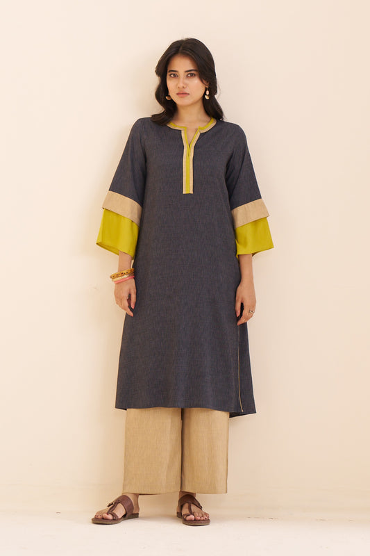 Refined Black Kurta with Dual-Tone Sleeve Accents