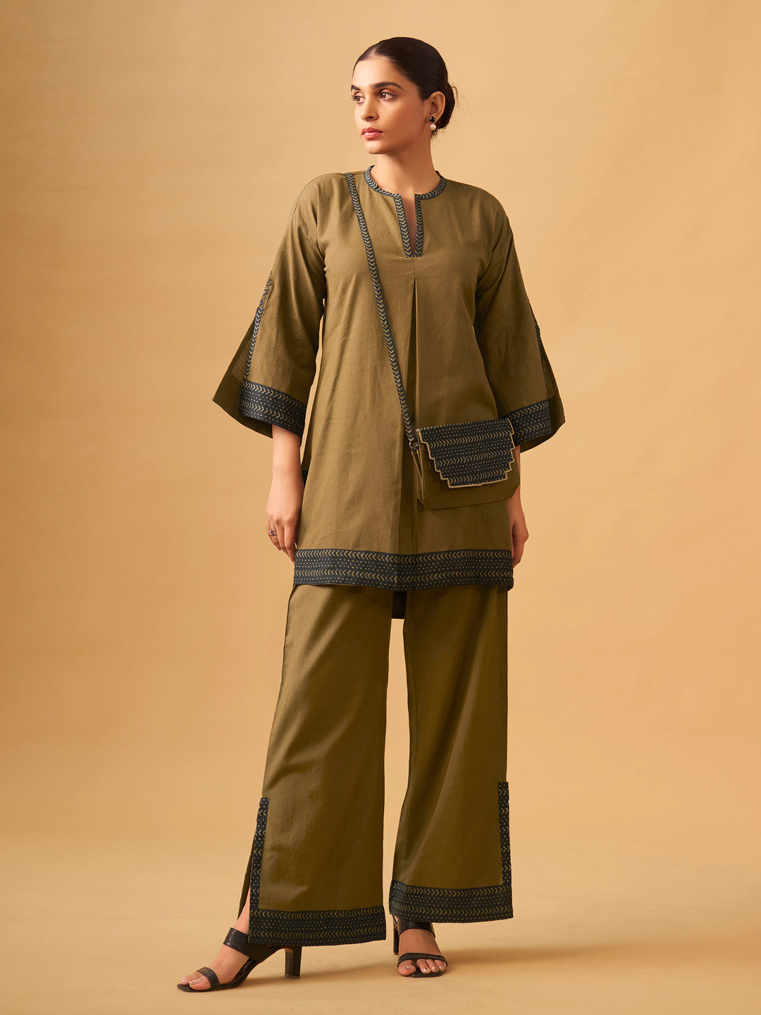 Elegant Cotton Kurta Set with a Matching Sling Bag