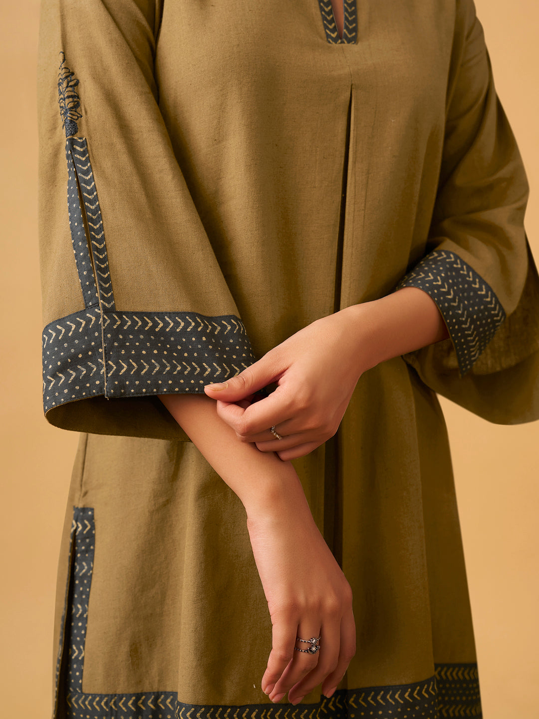 Elegant Cotton Kurta Set with a Matching Sling Bag