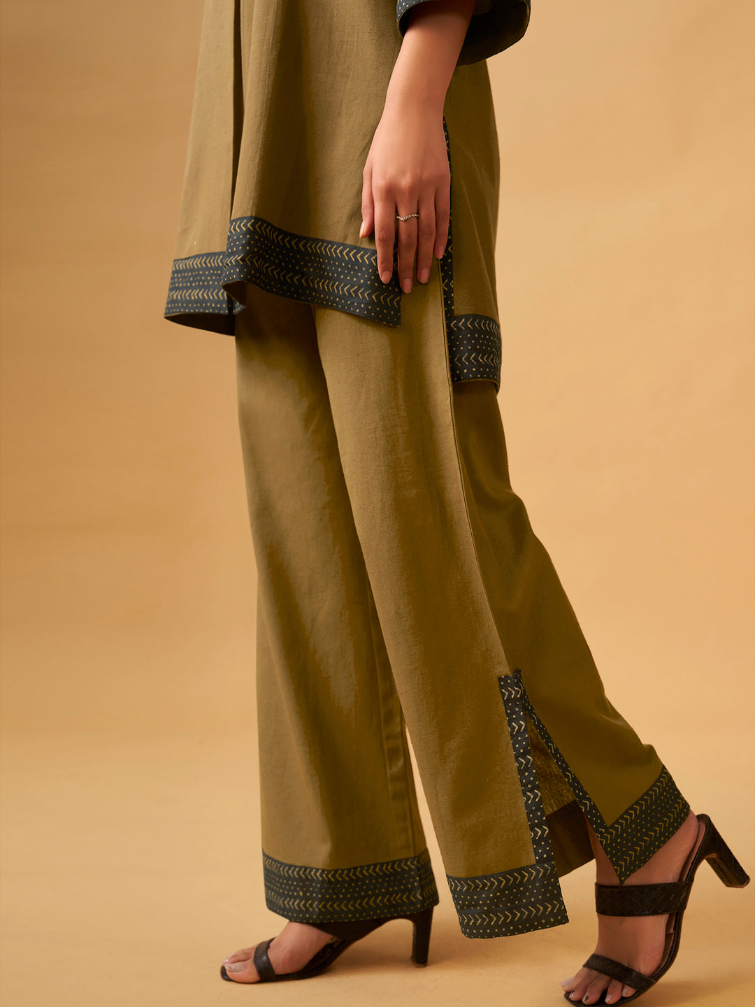 Elegant Cotton Kurta Set with a Matching Sling Bag