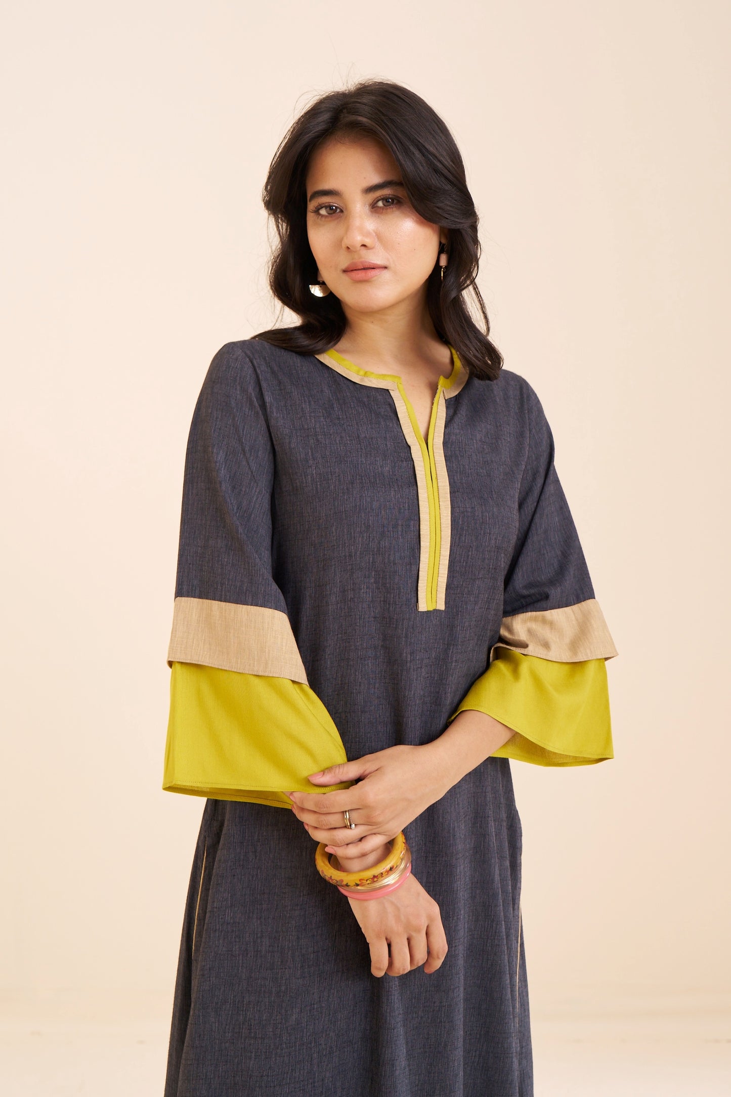 Refined Black Kurta with Dual-Tone Sleeve Accents