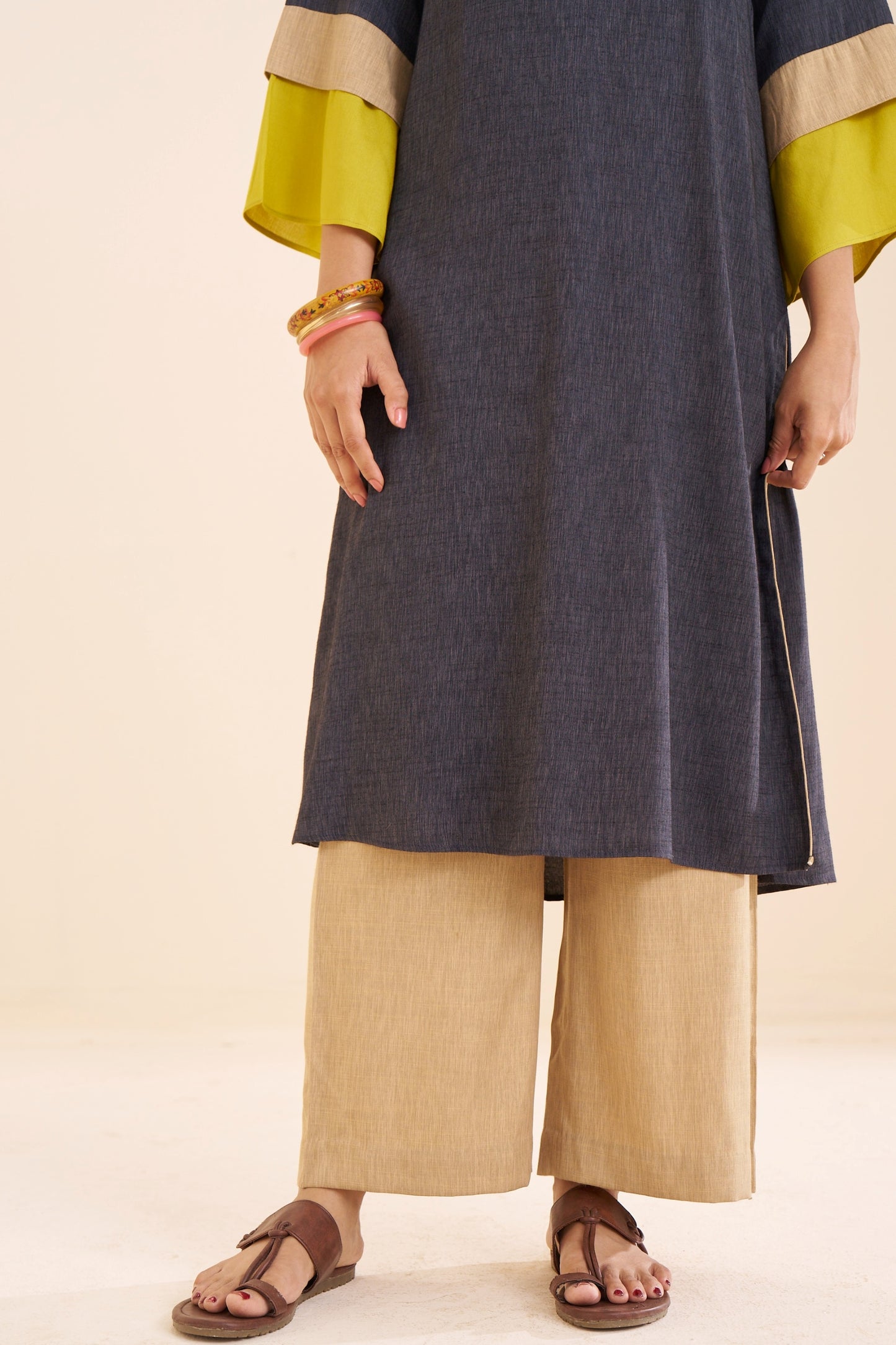 Refined Black Kurta with Dual-Tone Sleeve Accents