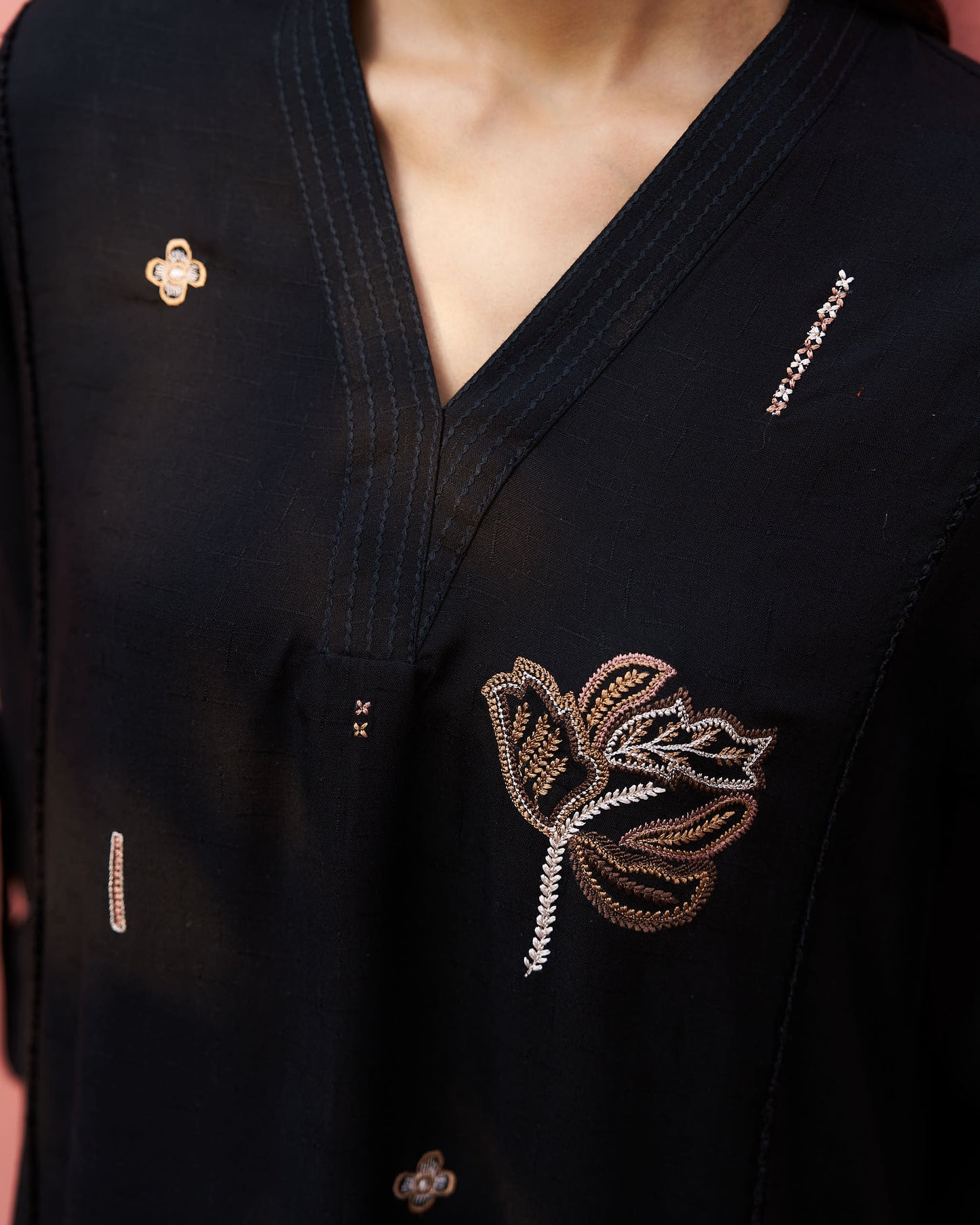Midnight Flora V-Neck Kurta Set in Fluid Viscose